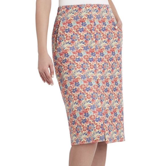 BCBGMaxAzria Dresses & Skirts - BCBG Maxazria Liya Floral Pencil Skirt Sz Medium